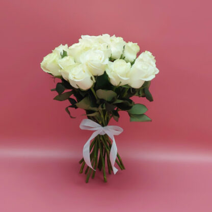 15 белых роз Мондиаль