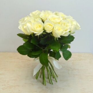 25 роз белых роз