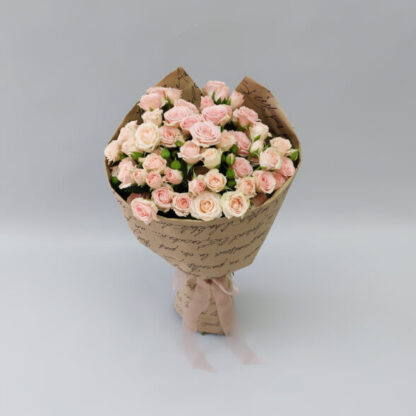 Букет из нежно-розовых кустовых роз