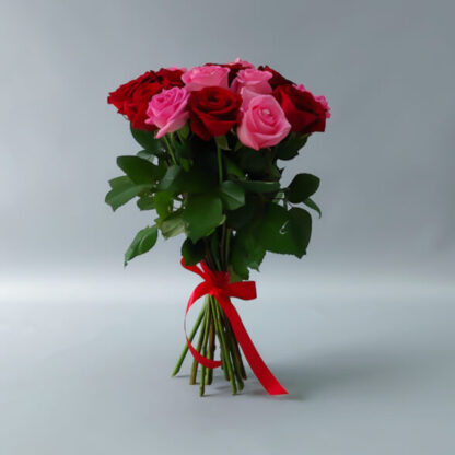 15 красных и розовых роз Премиум