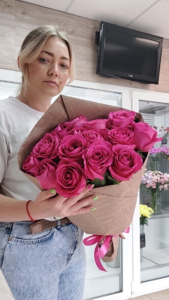 15 розовых роз Пинк Флойд