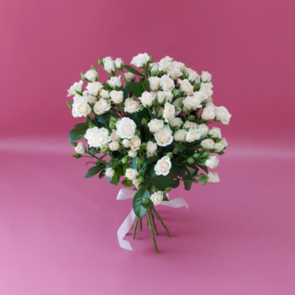 Букет из кремовых кустовых роз