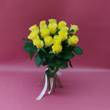 15 желтых роз