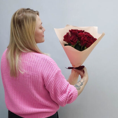 11 красных роз Эксплоуэр 40 см