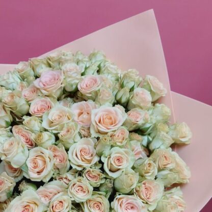 Букет из 25 кустовых роз