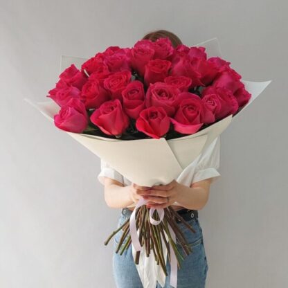 35 розовых Эквадорских роз 60 см в оформлении